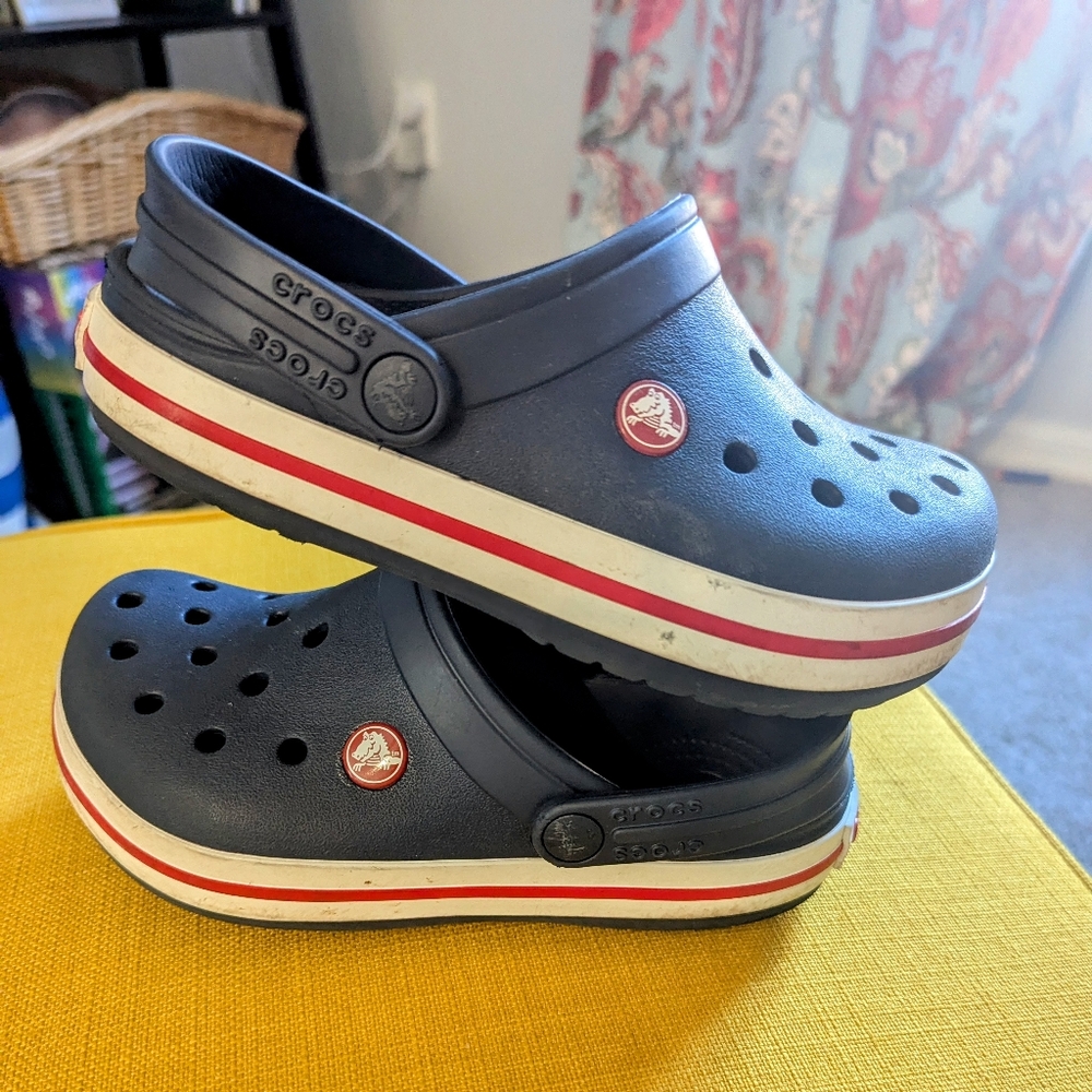 Kids crocband navy size 2